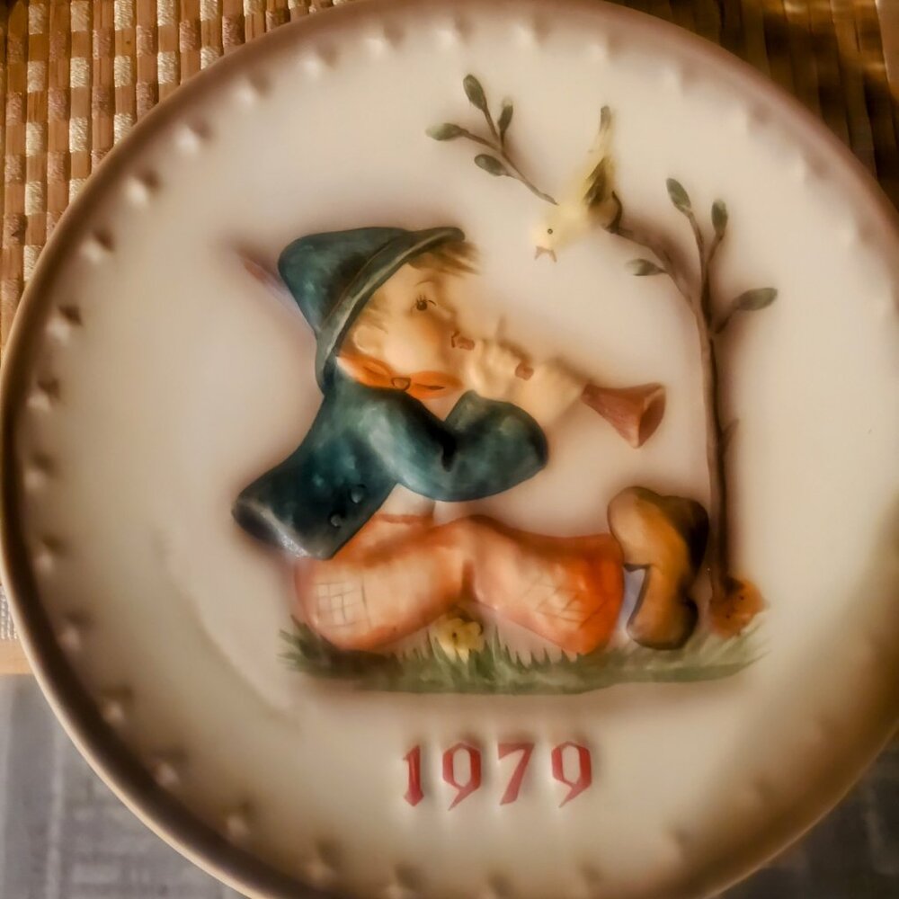 Hummel plates set of 8 1972-79